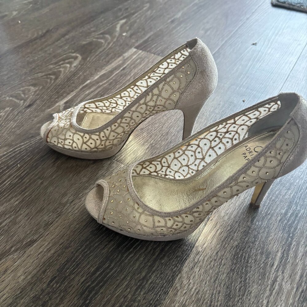 Adrianna Papell Foxy Peep-Toe Metallic Gold Mesh Pumps Size 8M